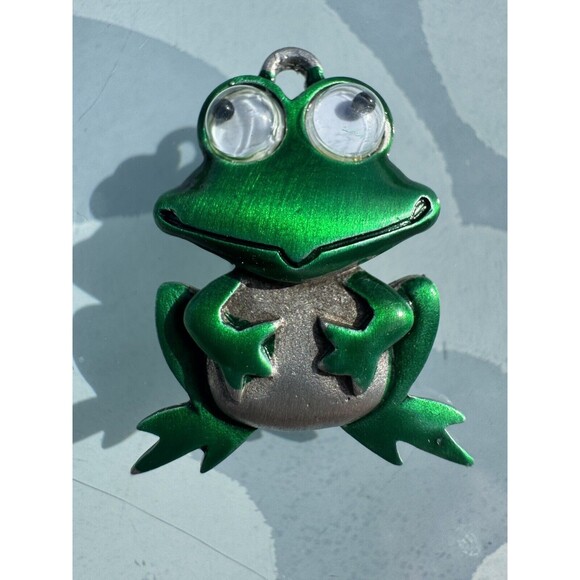 "JJ" Jonette Jewelry Green Silver Pewter 'Crazy Eyed FROG' Pendant  Googly Eyes - Picture 1 of 3